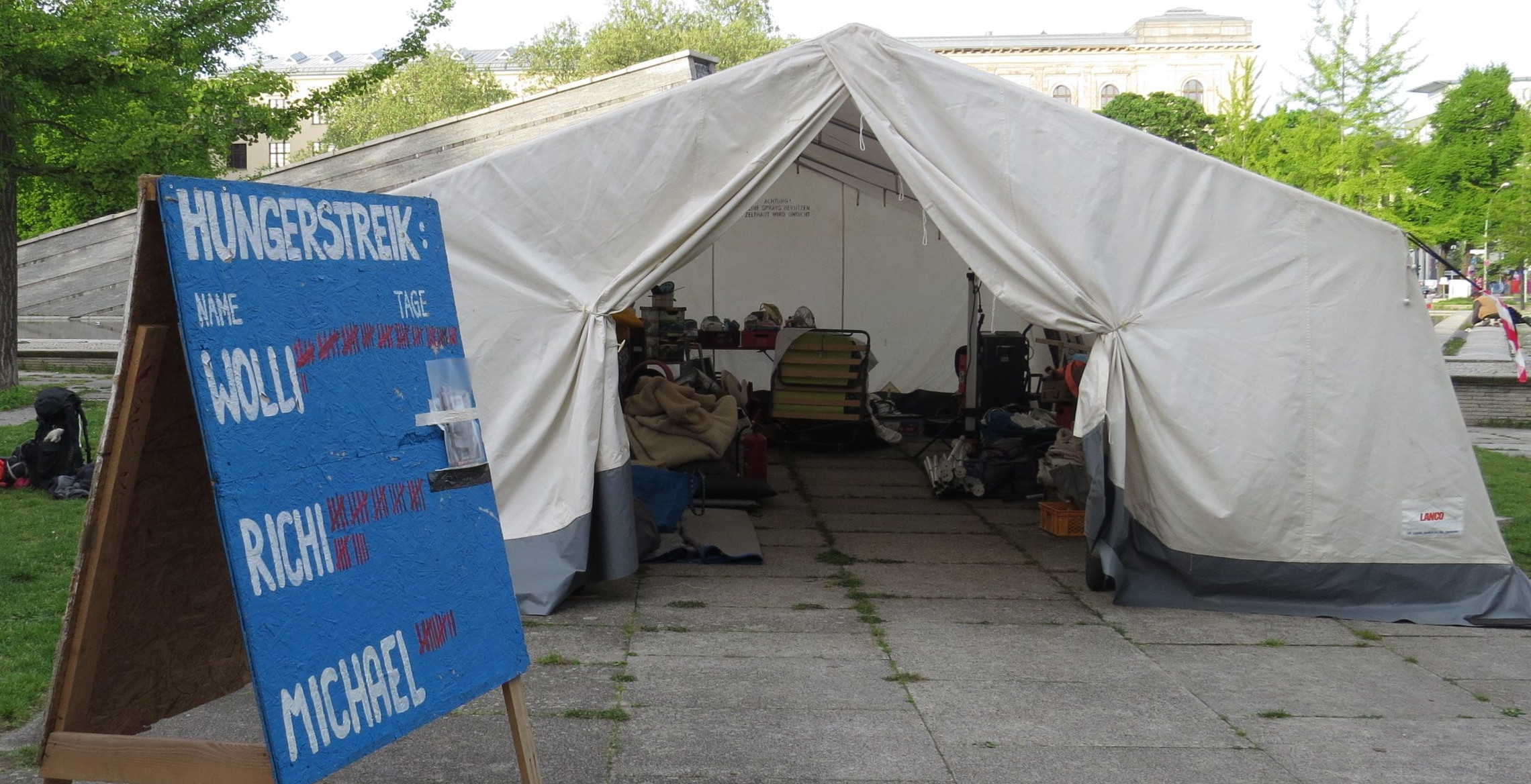 Read more about the article Umzug des Camps: Hungerstreik wird ab jetzt im Invalidenpark fortgesetzt 