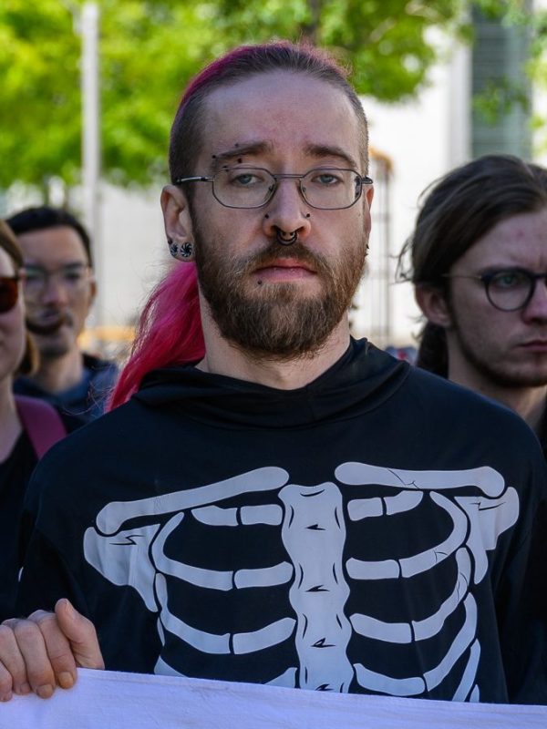 Sebastian (Tin, 35, Wuppertal) ist seit 14 Tagen im Hungerstreik. Schweigedemo von „Hungern, bis Ihr ehrlich seid“ am Reichstag, Berlin, 12.05.2024