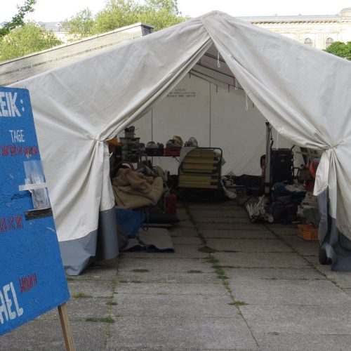 Umzug des Camps: Hungerstreik wird ab jetzt im Invalidenpark fortgesetzt 